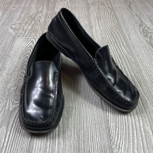 TODS Leather Driving Loafer - Quiet Luxury - Picture 1 of 10